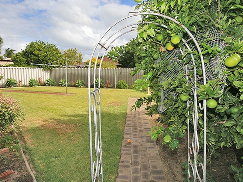 5 Talia Place, Dudley Park WA 6210