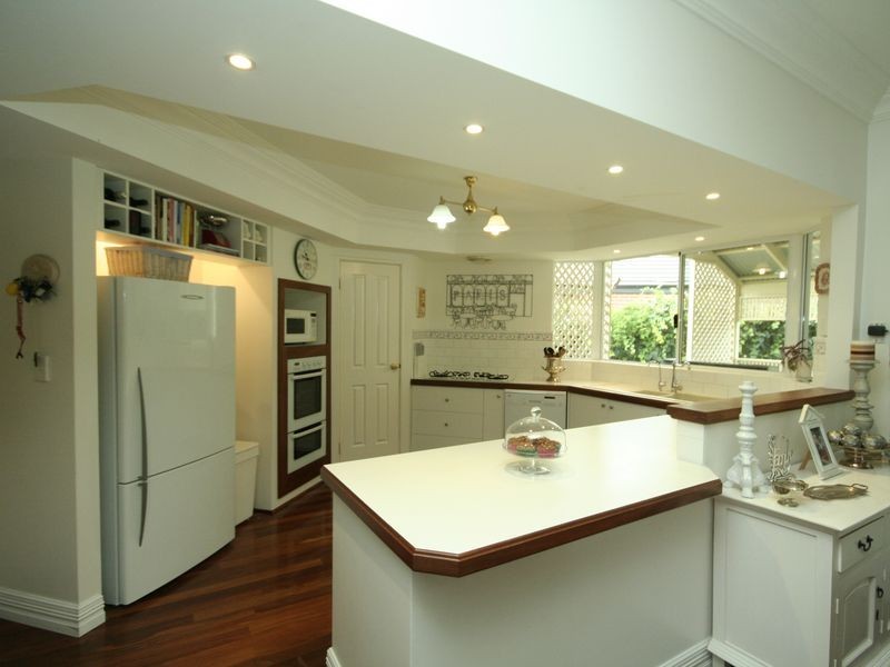 5 Castaway Cove, Halls Head WA 6210