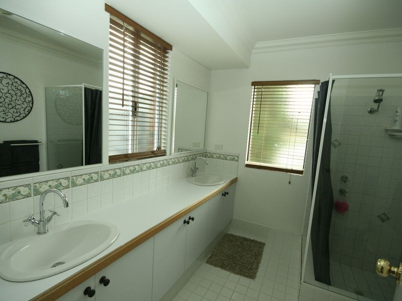 5 Castaway Cove, Halls Head WA 6210
