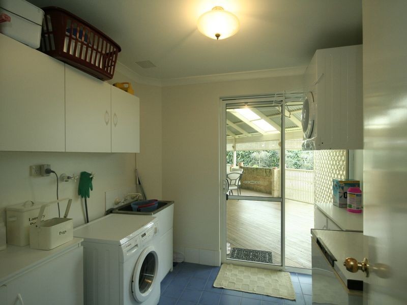 5 Castaway Cove, Halls Head WA 6210