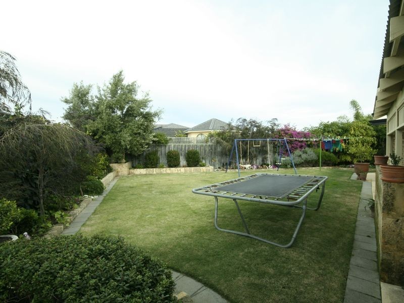 5 Castaway Cove, Halls Head WA 6210