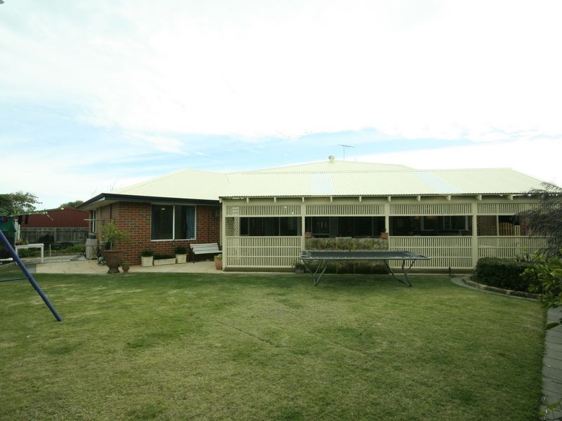 5 Castaway Cove, Halls Head WA 6210