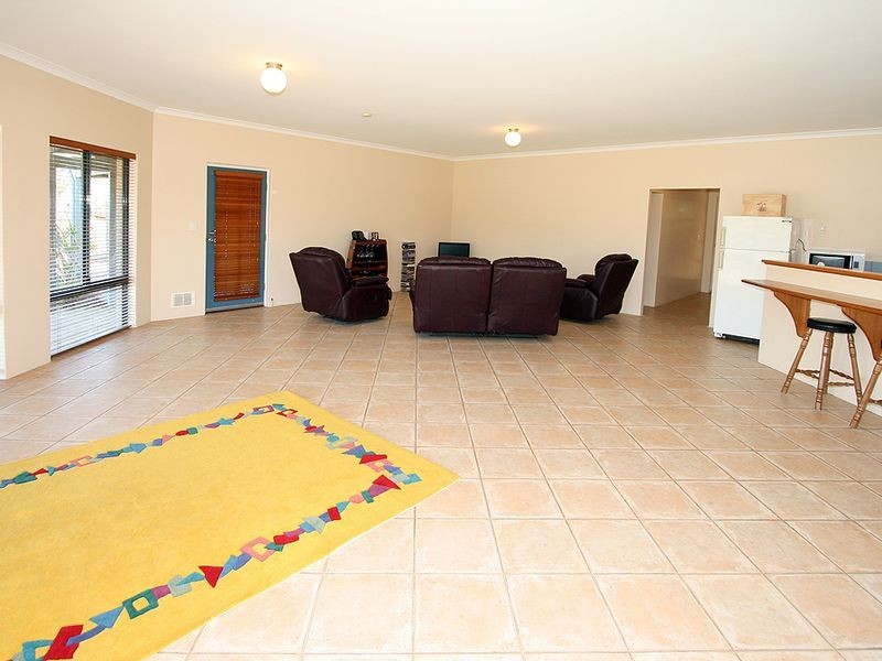 7 Rose Street, Halls Head WA 6210