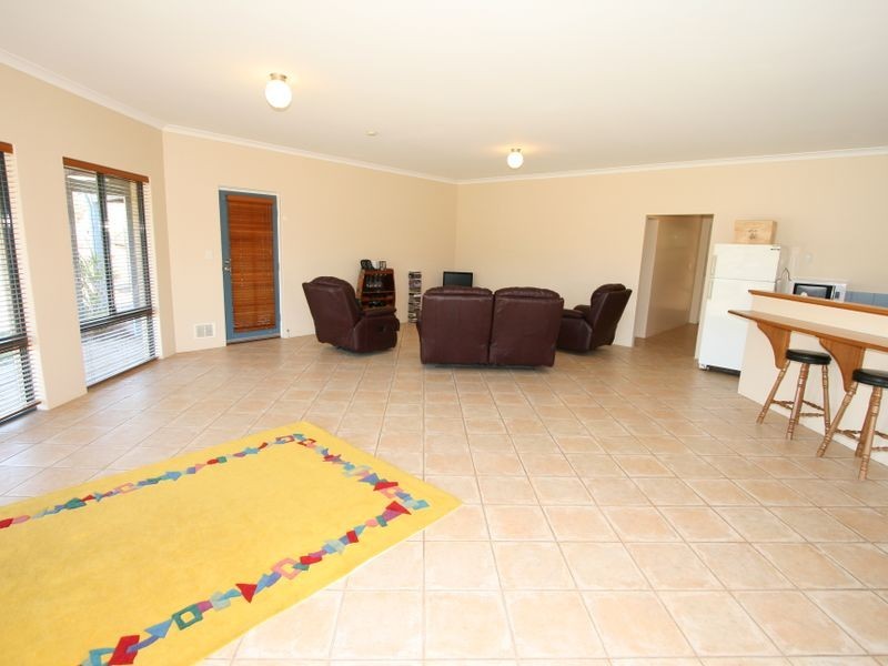 7 Rose Street, Halls Head WA 6210