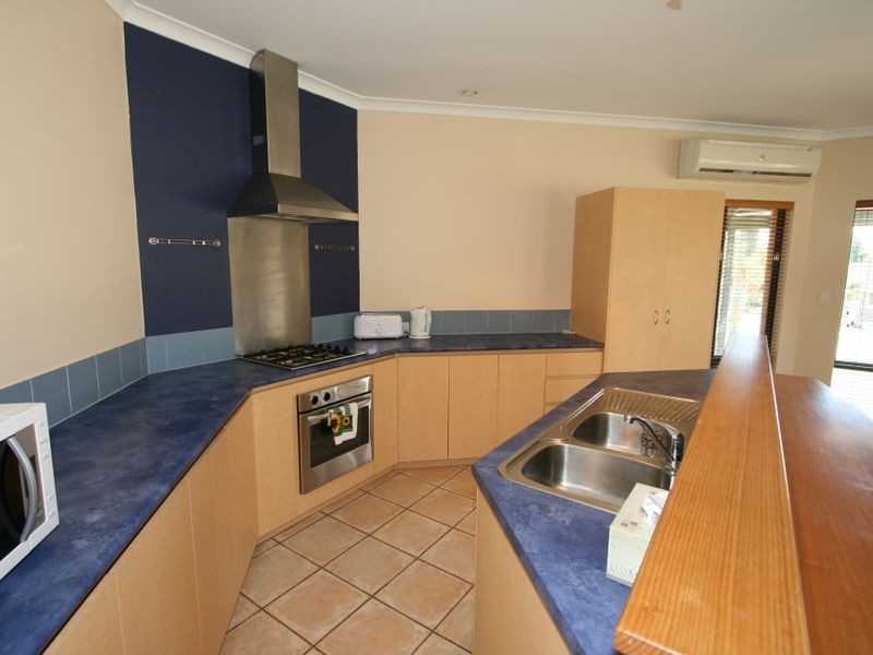 7 Rose Street, Halls Head WA 6210