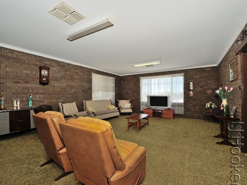 6 Carina Circle, Halls Head WA 6210