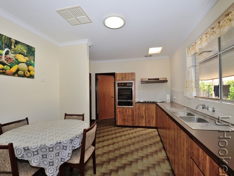 6 Carina Circle, Halls Head WA 6210