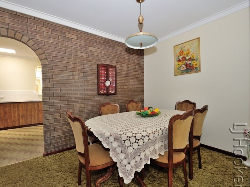 6 Carina Circle, Halls Head WA 6210