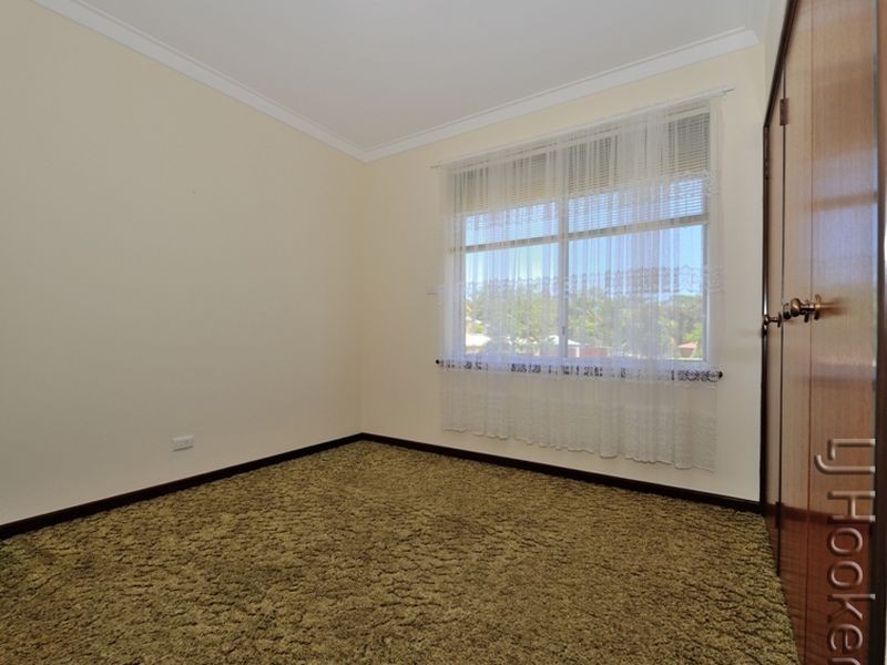 6 Carina Circle, Halls Head WA 6210