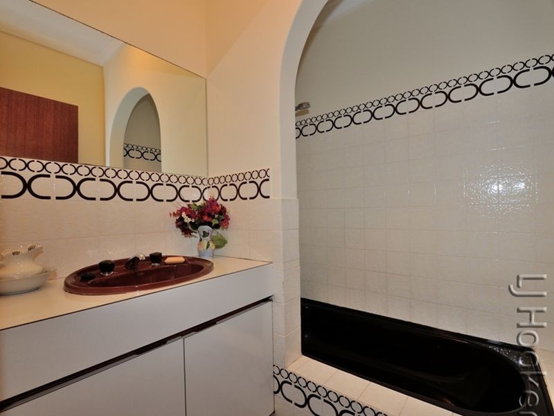 6 Carina Circle, Halls Head WA 6210