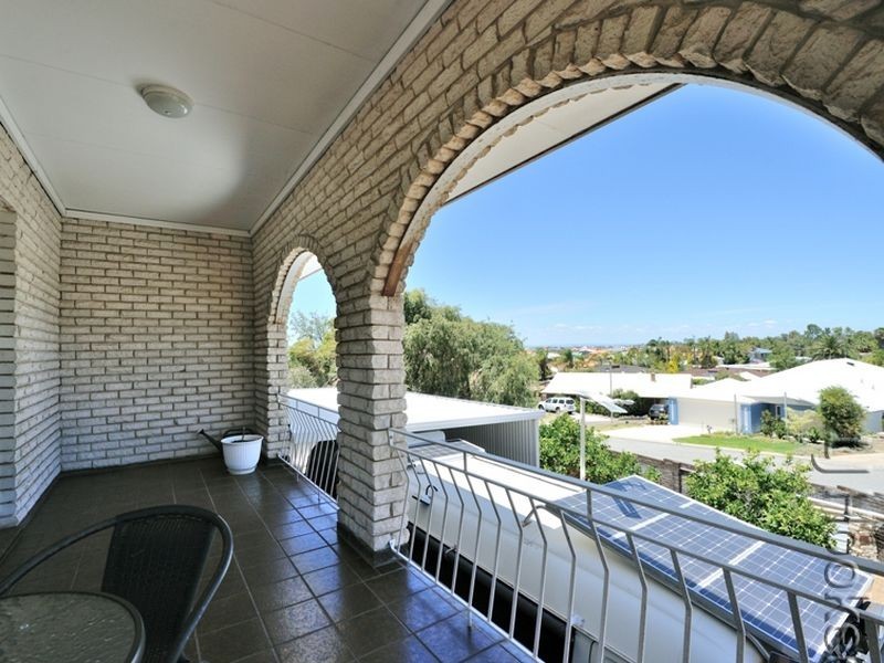 6 Carina Circle, Halls Head WA 6210