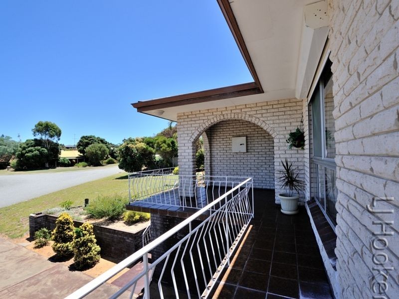 6 Carina Circle, Halls Head WA 6210