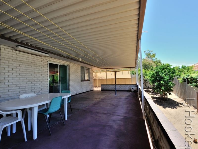 6 Carina Circle, Halls Head WA 6210
