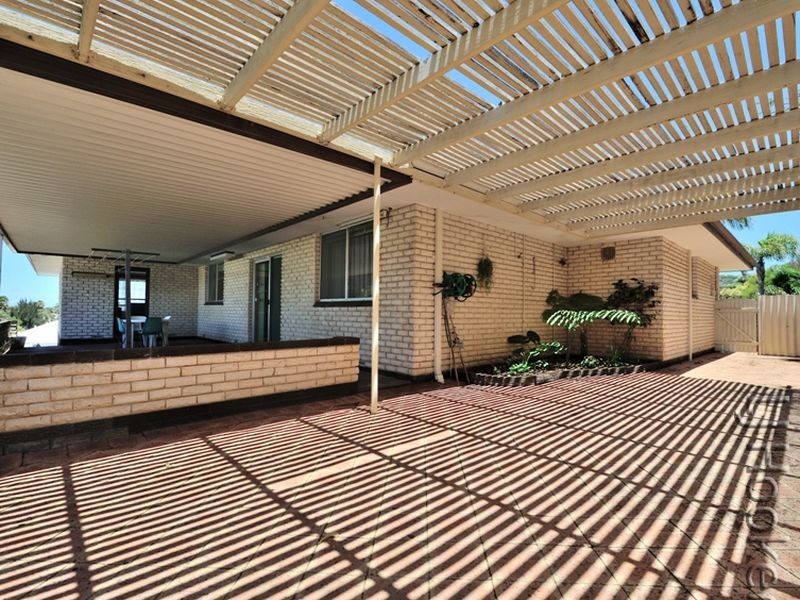 6 Carina Circle, Halls Head WA 6210