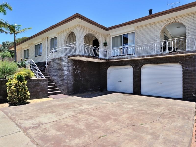 6 Carina Circle, Halls Head WA 6210