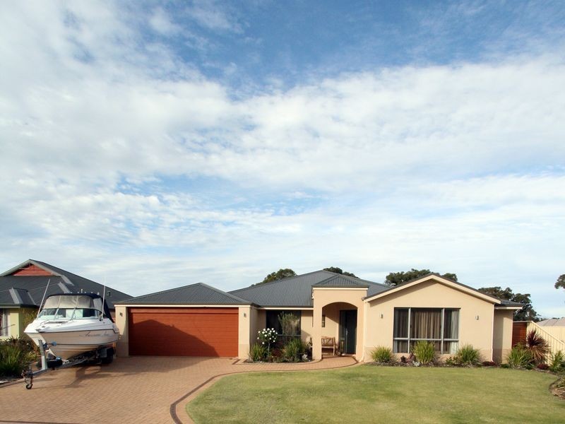 22 Teague Way, Lakelands WA 6180