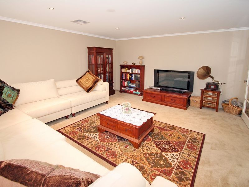 22 Teague Way, Lakelands WA 6180