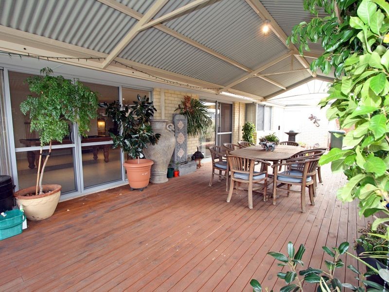 22 Teague Way, Lakelands WA 6180