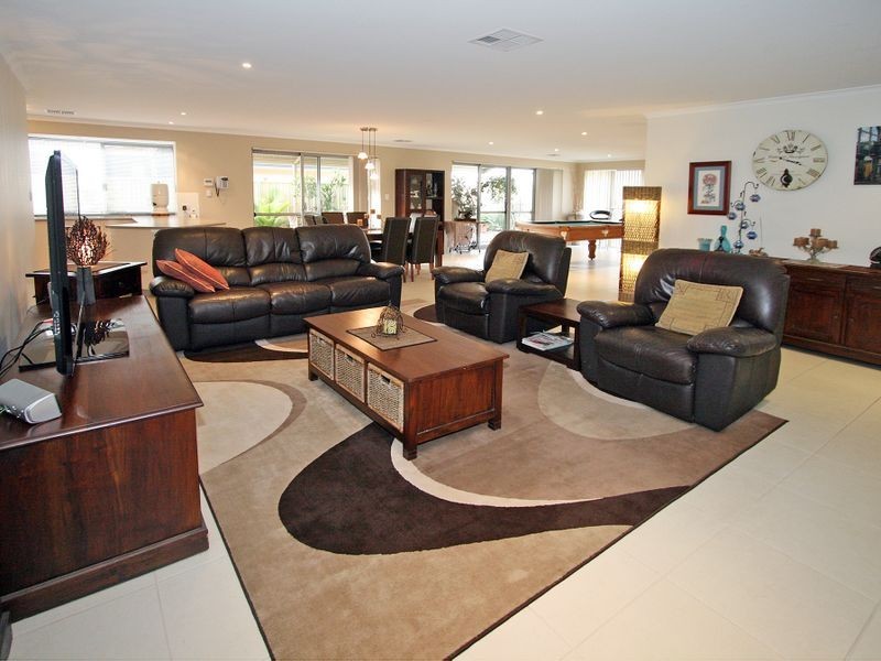 22 Teague Way, Lakelands WA 6180