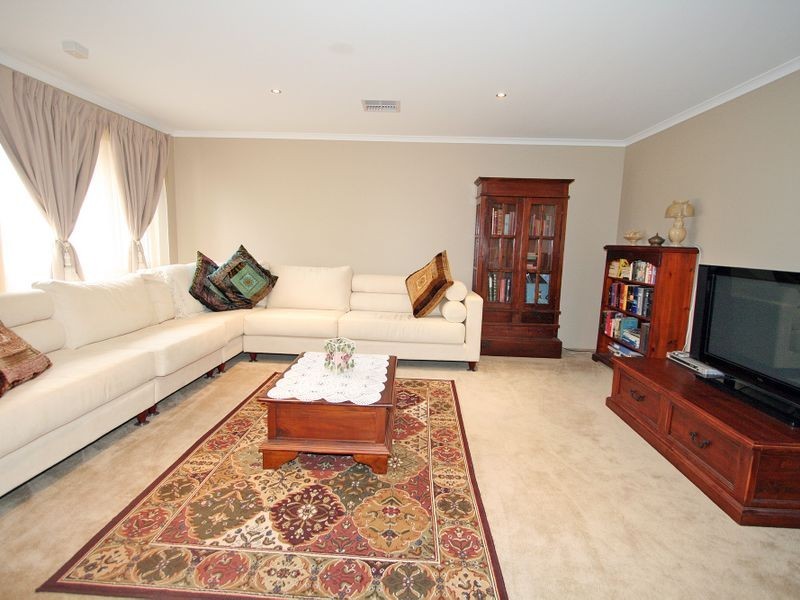 22 Teague Way, Lakelands WA 6180