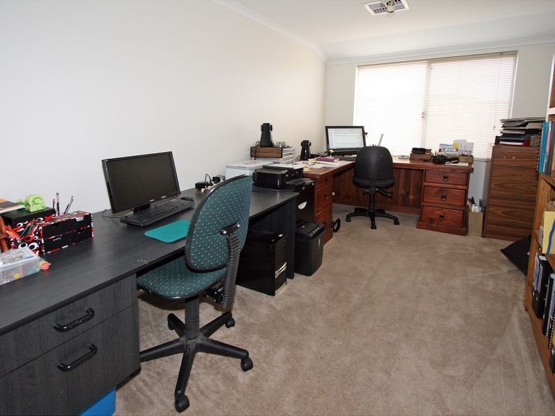 22 Teague Way, Lakelands WA 6180