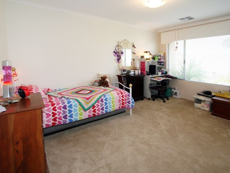 22 Teague Way, Lakelands WA 6180