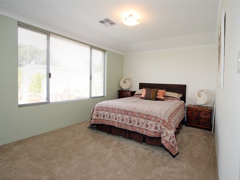 22 Teague Way, Lakelands WA 6180