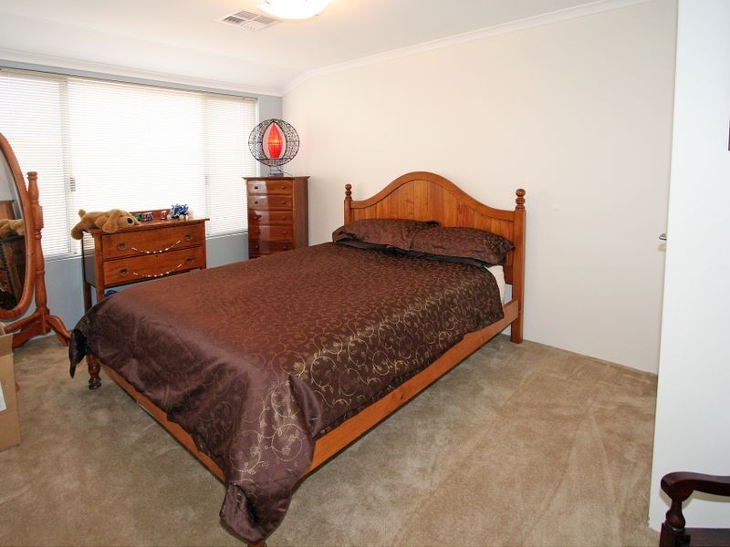 22 Teague Way, Lakelands WA 6180