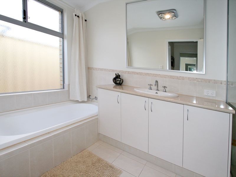 22 Teague Way, Lakelands WA 6180