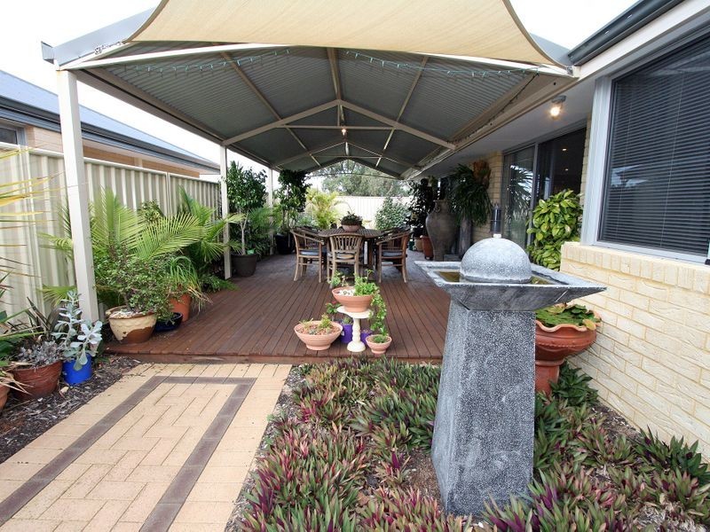 22 Teague Way, Lakelands WA 6180