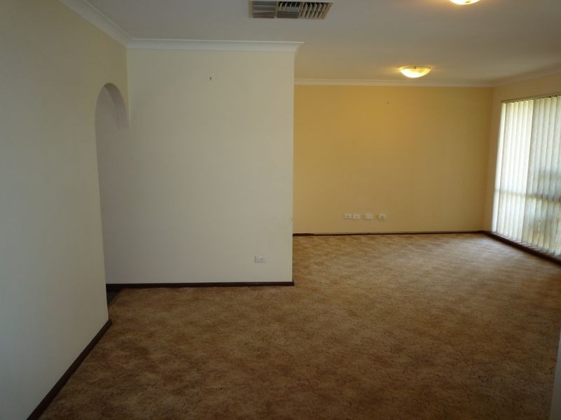 31 Blythwood Street, Dudley Park WA 6210