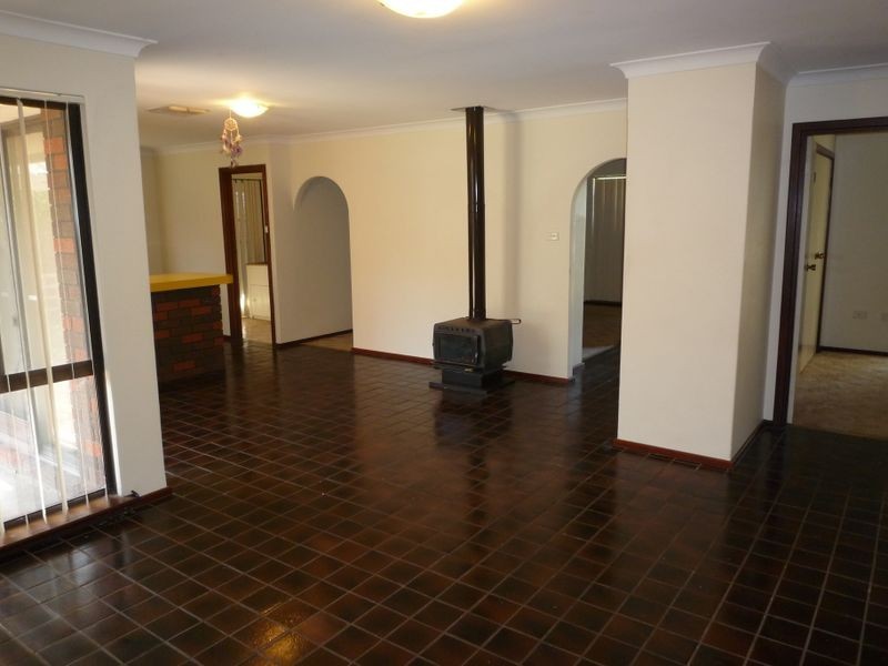 31 Blythwood Street, Dudley Park WA 6210