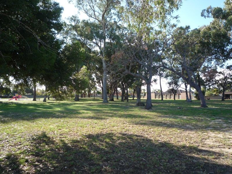 31 Blythwood Street, Dudley Park WA 6210