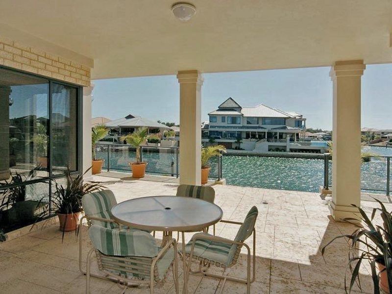 60 Aztec Island Retreat, Halls Head WA 6210