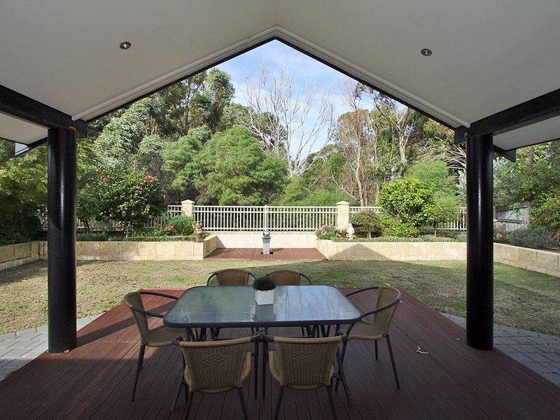 4 Westwood Grove, Meadow Springs WA 6210