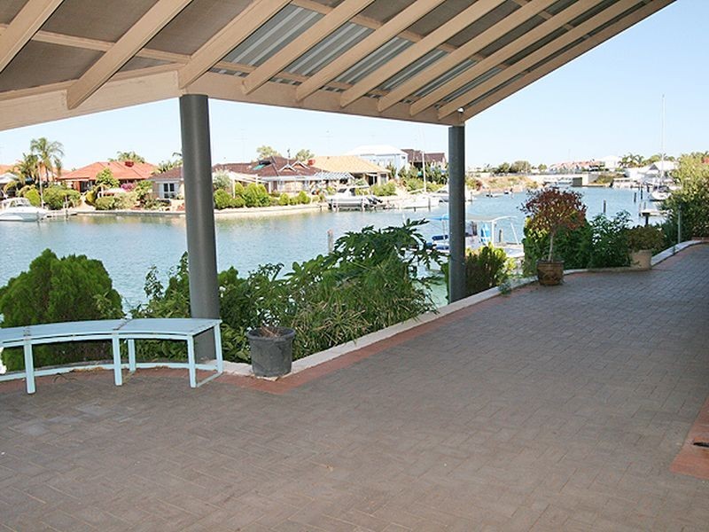 5 Baruna Court, Halls Head WA 6210