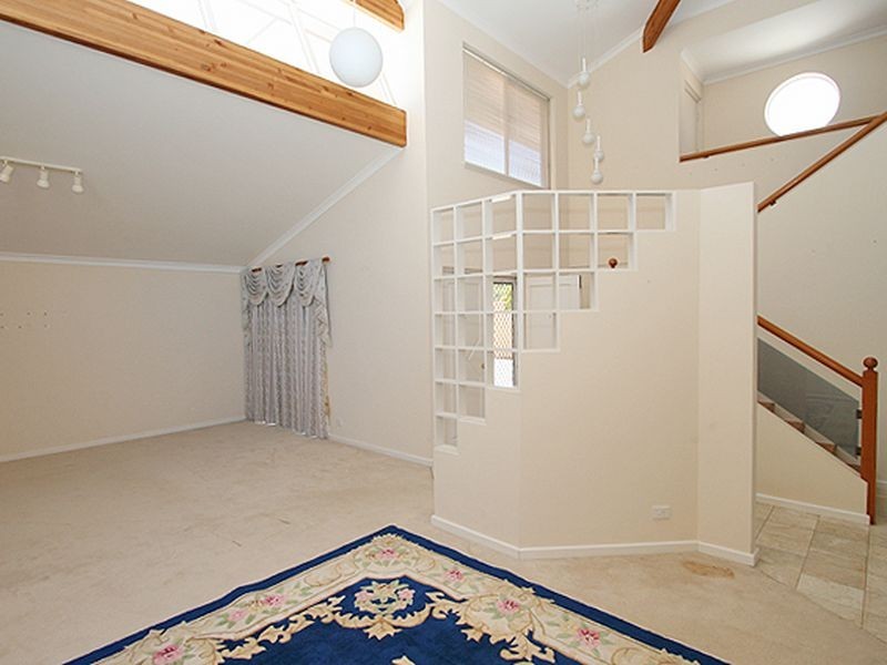 5 Baruna Court, Halls Head WA 6210