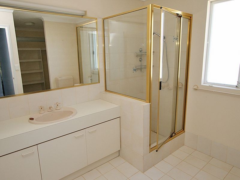 5 Baruna Court, Halls Head WA 6210