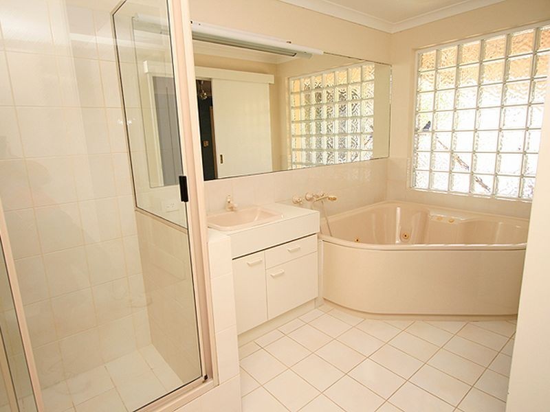 5 Baruna Court, Halls Head WA 6210