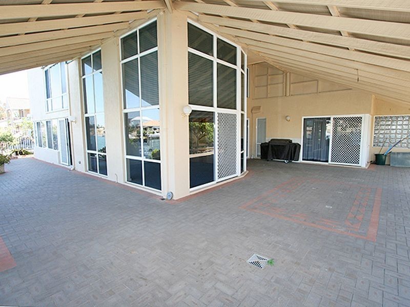 5 Baruna Court, Halls Head WA 6210