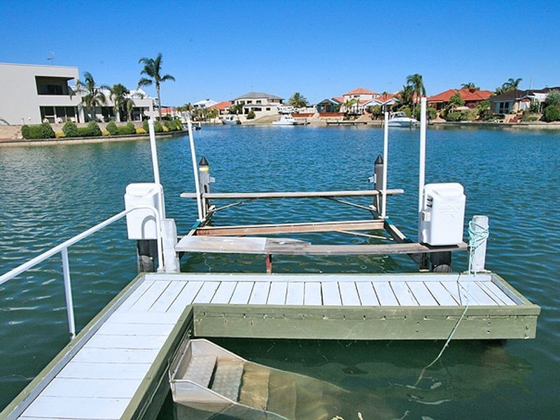 5 Baruna Court, Halls Head WA 6210