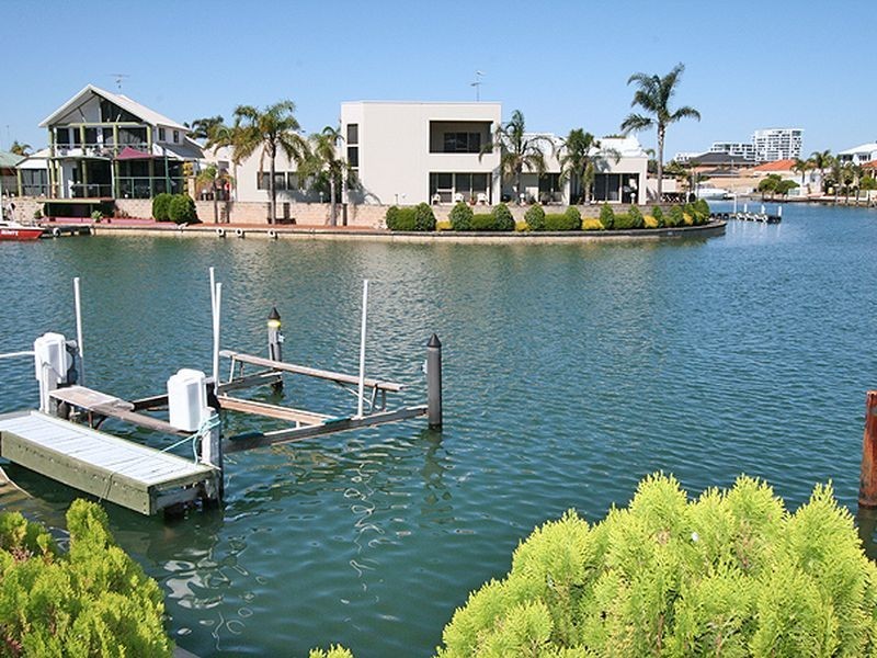 5 Baruna Court, Halls Head WA 6210