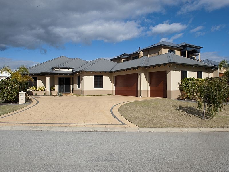 15 Syrenka Turn, Halls Head WA 6210