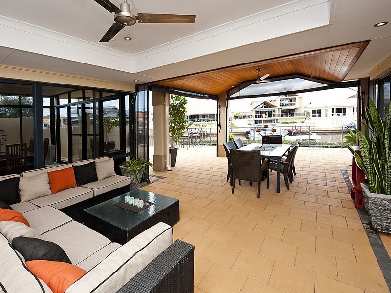 15 Syrenka Turn, Halls Head WA 6210