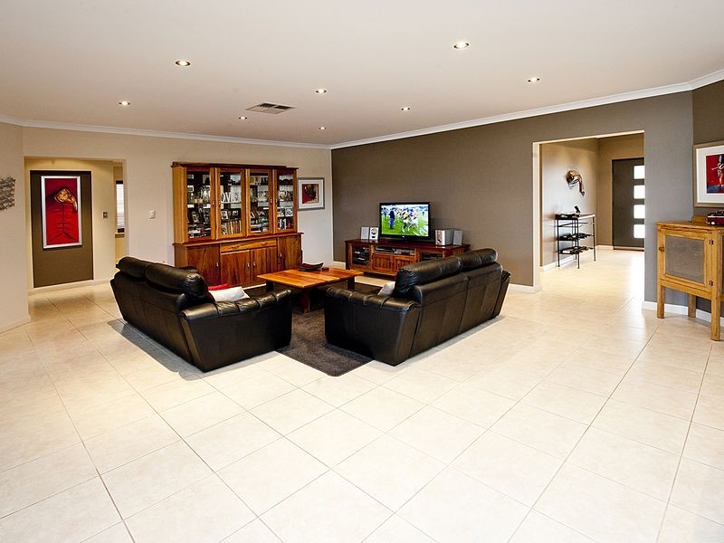 15 Syrenka Turn, Halls Head WA 6210