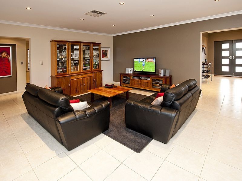 15 Syrenka Turn, Halls Head WA 6210