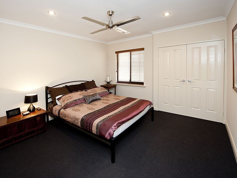 15 Syrenka Turn, Halls Head WA 6210