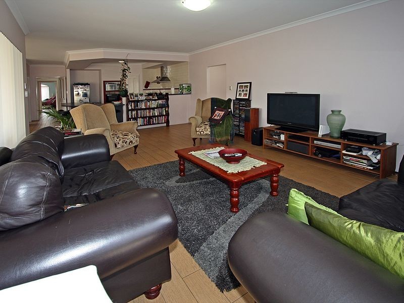 3 Petit Loop, Dudley Park WA 6210