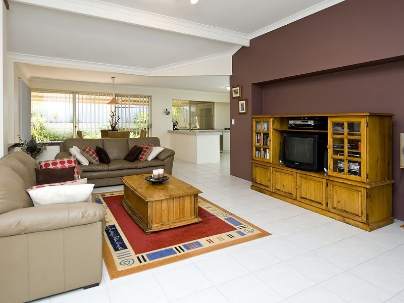 31 Tennyson Avenue, Halls Head WA 6210