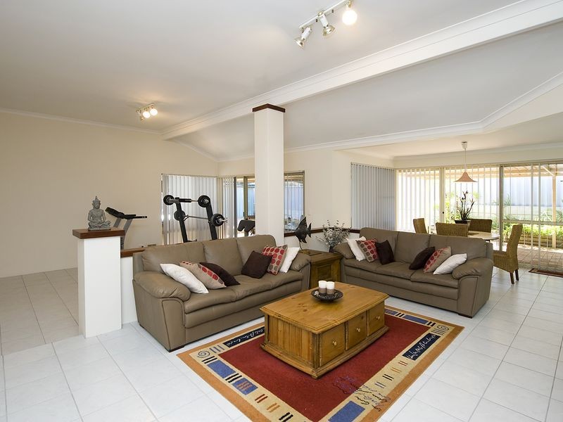 31 Tennyson Avenue, Halls Head WA 6210